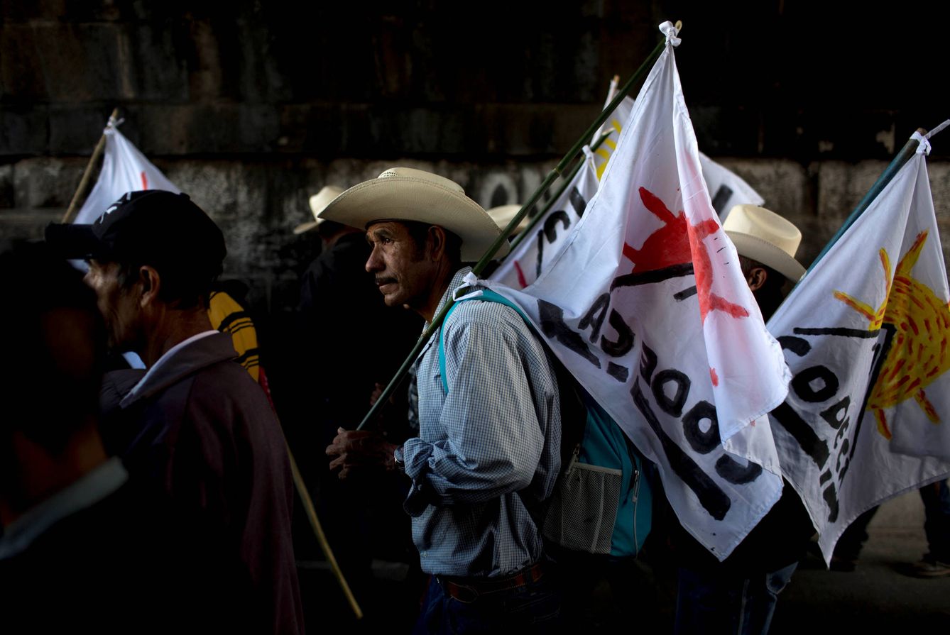 Agricultores durante una marcha para exigir la dimisión del presidente de Guatemala, Jimmy Morales, por el caso Odebrecht. (Reuters)