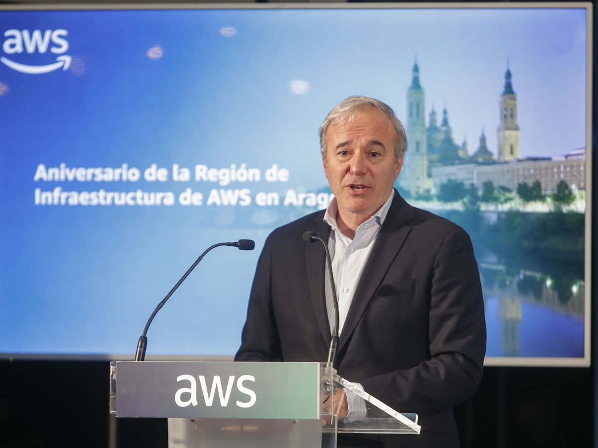 Foto: El presidente aragonés, Jorge Azcón, en un acto con motivo de la inauguración de una infraestructura de AWS en la región. (EFE/Javier Cebollada)