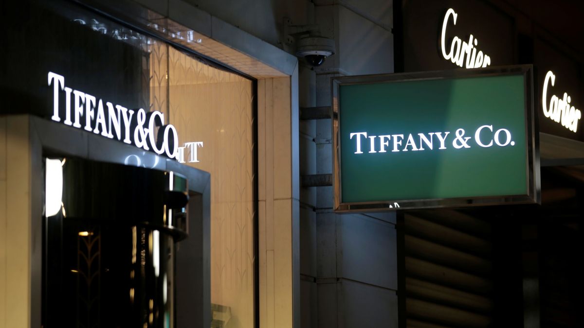 La oferta de compra de 14.500 millones dispara a Tiffany un 31% en bolsa
