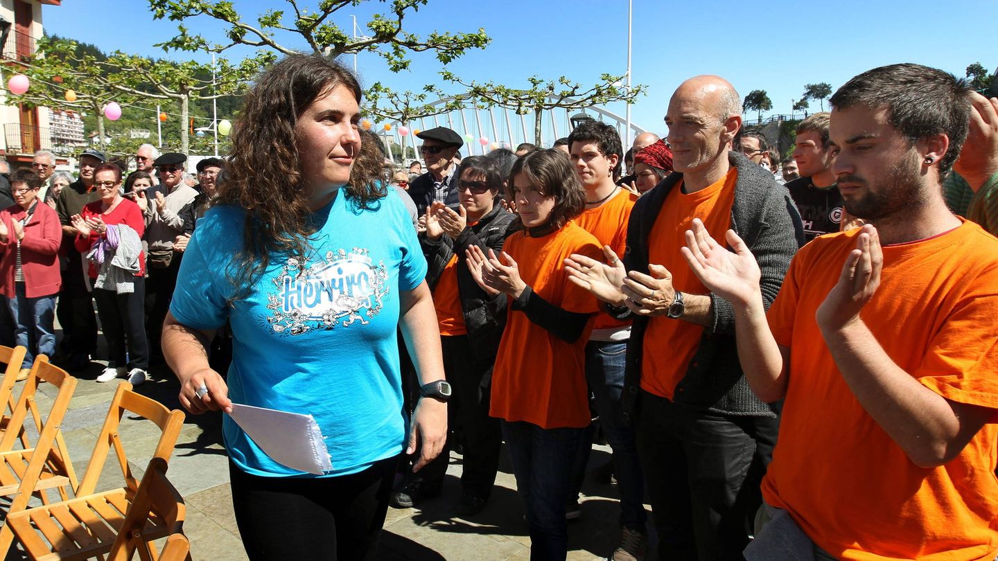 Urtza Alkorta, con camiseta azul en una imagen de archivo. (EFE/Alfredo Aldai)
