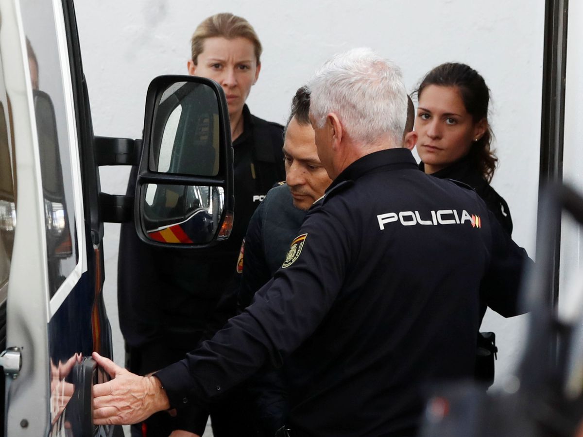 Foto: Emilio Lozoya, bajo custodia policial. (Reuters)
