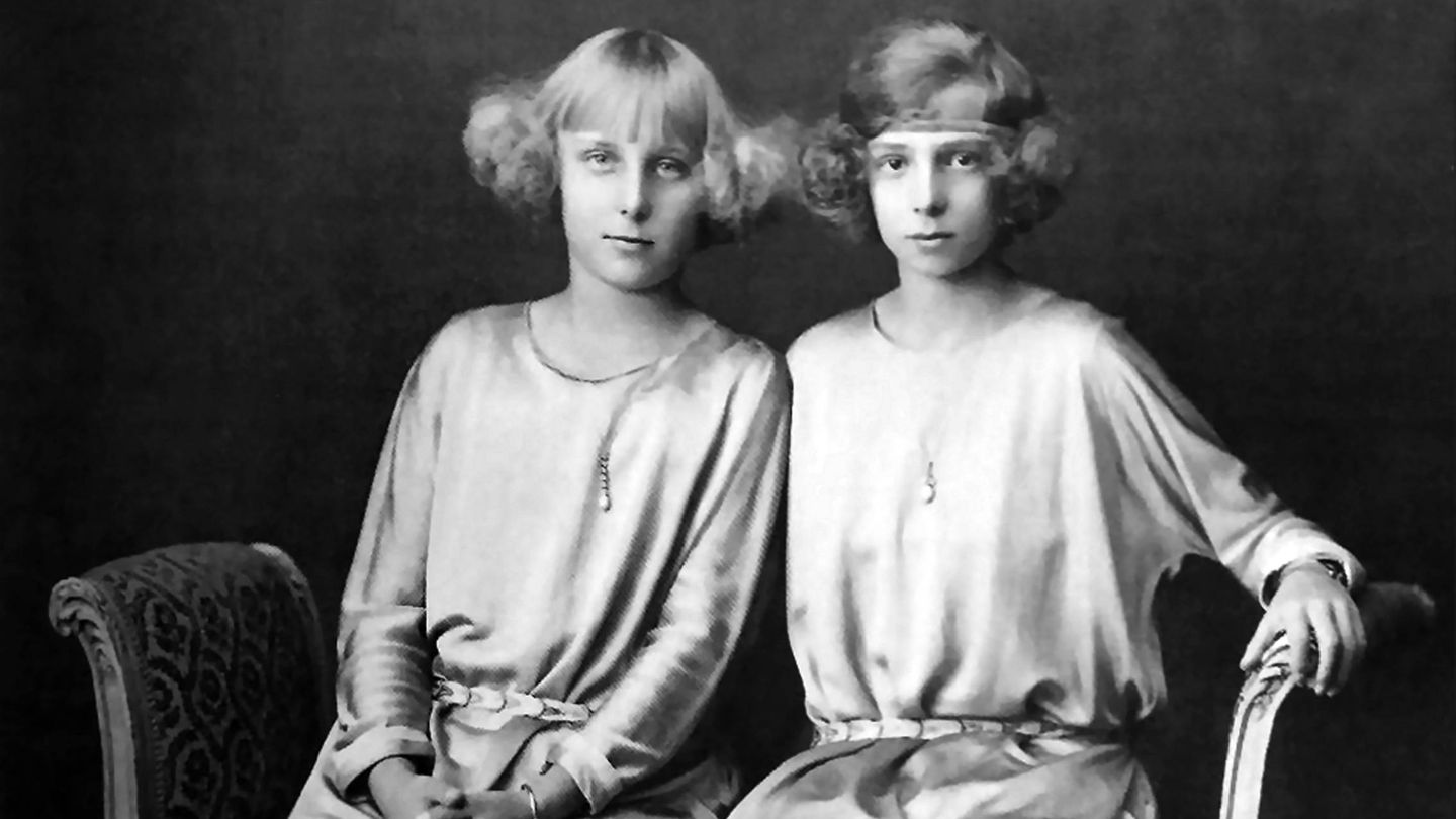 Las hijas de Alfonso XIII, María Cristina y Beatriz. (La Esfera de los Libros)