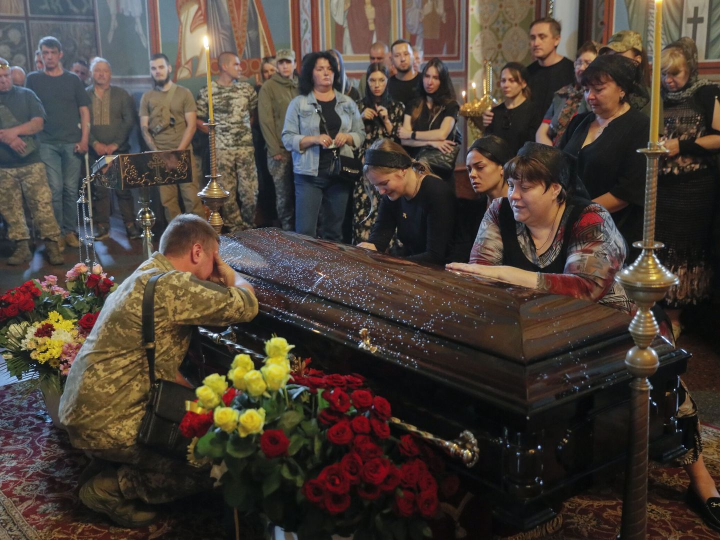 Funeral de un militar ucraniano. (EFE/Sergey Dolzhenko) 