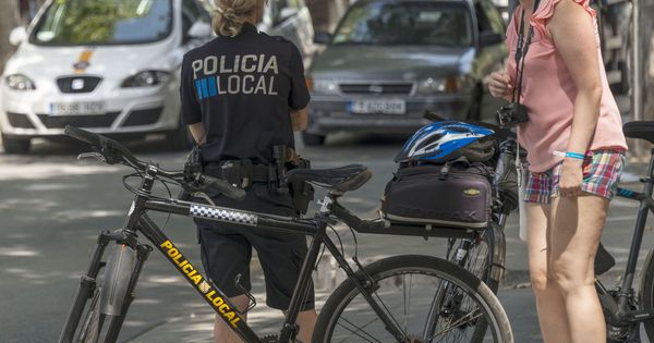 Foto: La Policía Local de Palma de Mallorca busca a la autora del atropello (EFE/Cati Cladera)