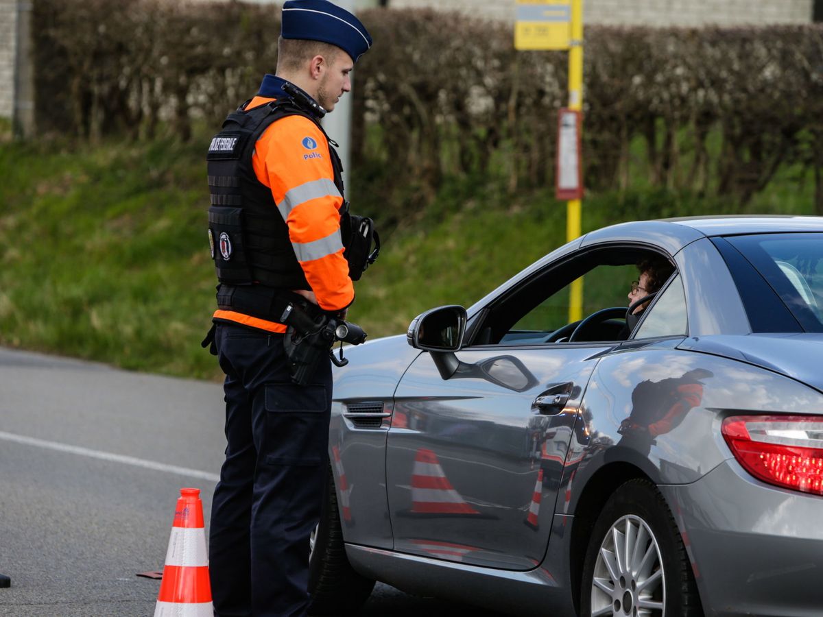 Foto: Un control de policía en la frontera belga. (Efe)