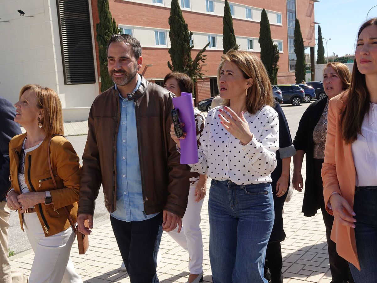 Foto: La ministra Raquel Sánchez junto a Daniel Pérez. (PSOE)