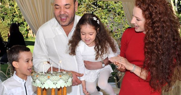 Foto: Imagen familiar del rey Mohamed VI, en un cumpleaños de su hija. (Cordon Press)