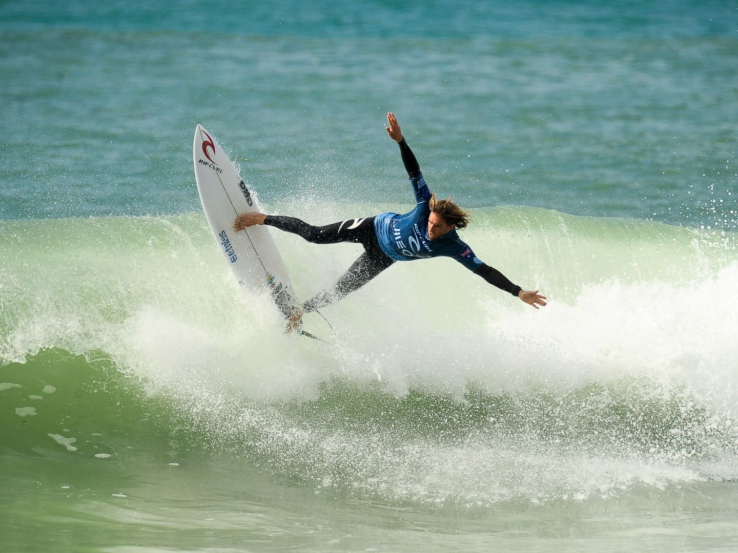 El surfista australiano Matt Wilkinson compitiendo en el Campeonato Mundial de Surf. Foto: EFE  Carlos Barroso