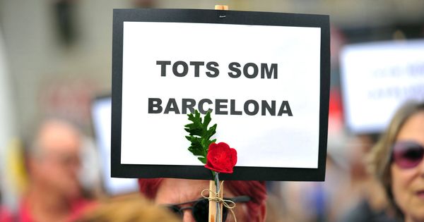 Foto: Mensaje de apoyo tras los atentados en Barcelona. (EFE)
