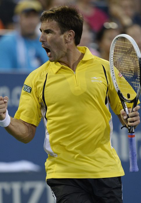 Foto: Robredo celebra un punto ante Federer (Efe). 