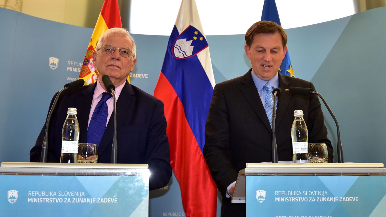 Foto: El ministro español de Exteriores, Josep Borrell (i), y su homólogo esloveno, Miro Cerar (d), ofrecen una rueda de prensa tras su reunión este martes en el Palacio Presidencial en Liubliana, Eslovenia. (EFE)