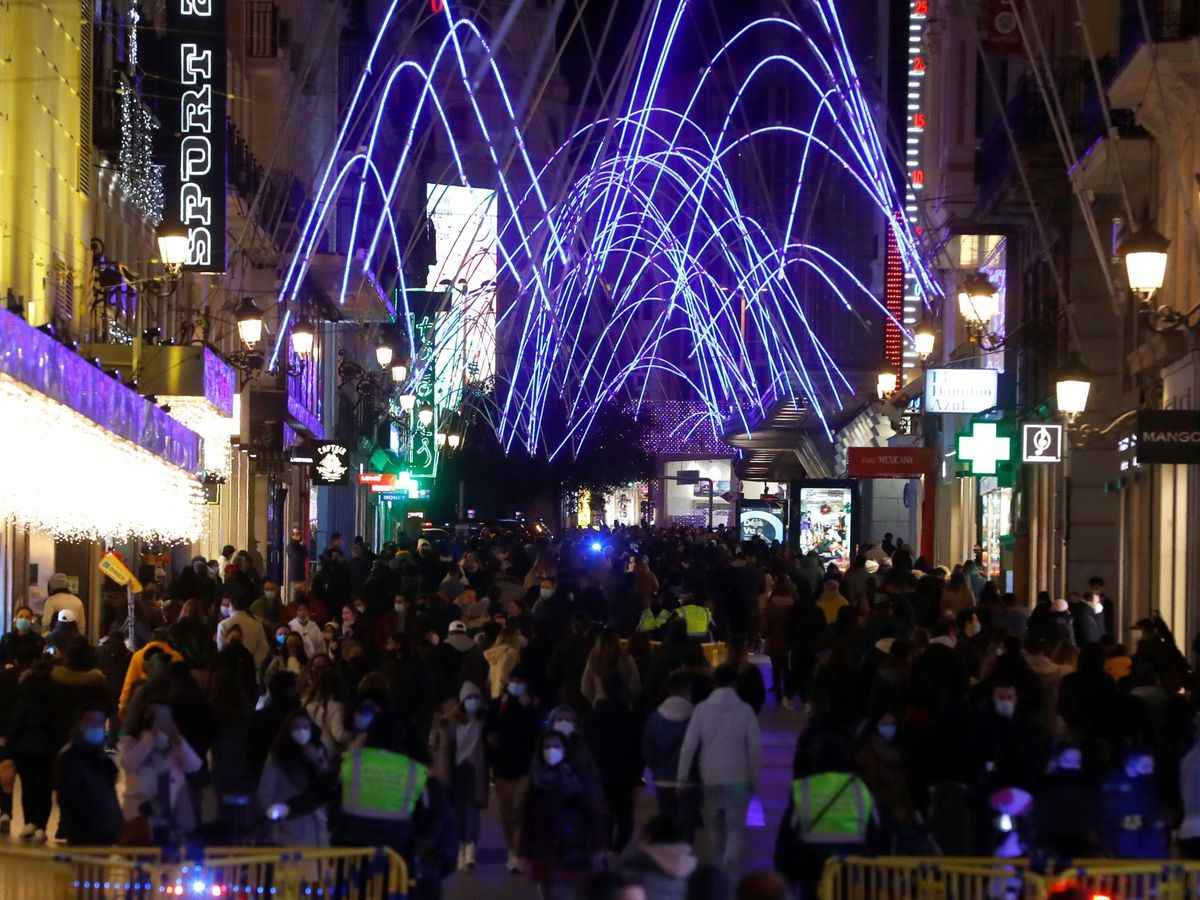 Foto: Aspecto de la Calle Preciados de Madrid durante las navidades. (Efe)