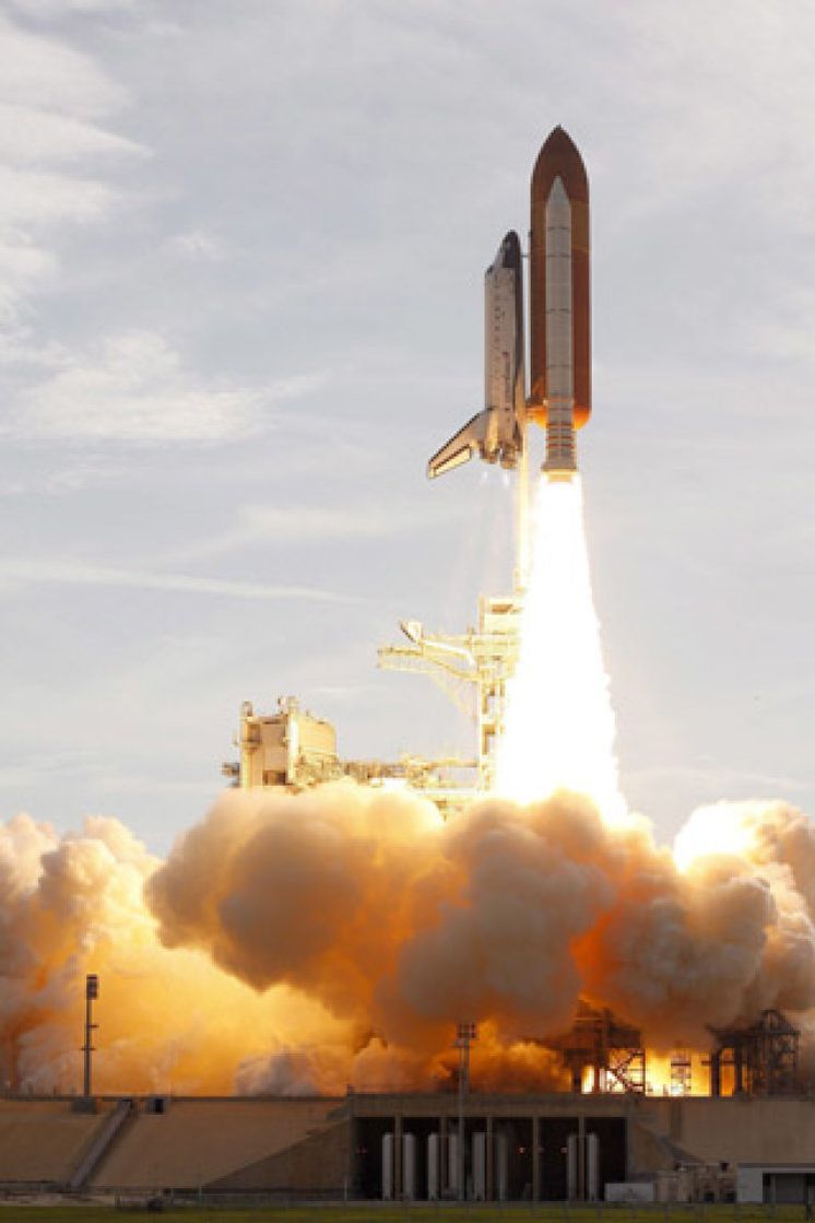 Foto: Endeavour parte hacia la Estación Espacial Internacional tras cinco aplazamientos