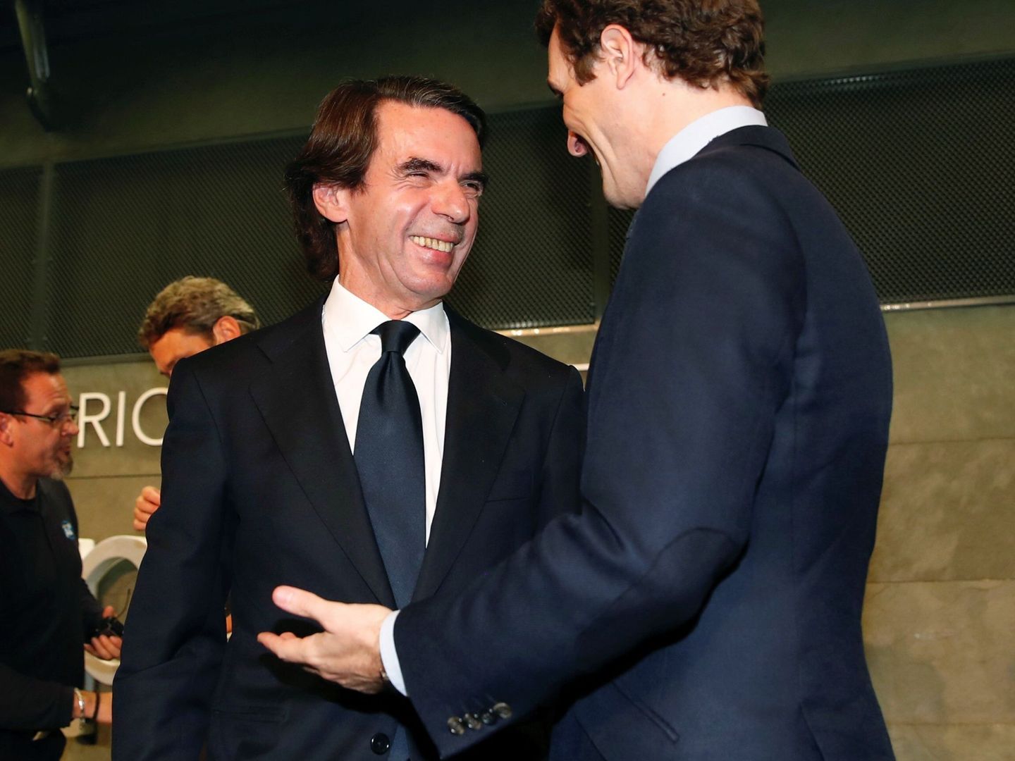 José María Aznar y Pablo Casado. (EFE)