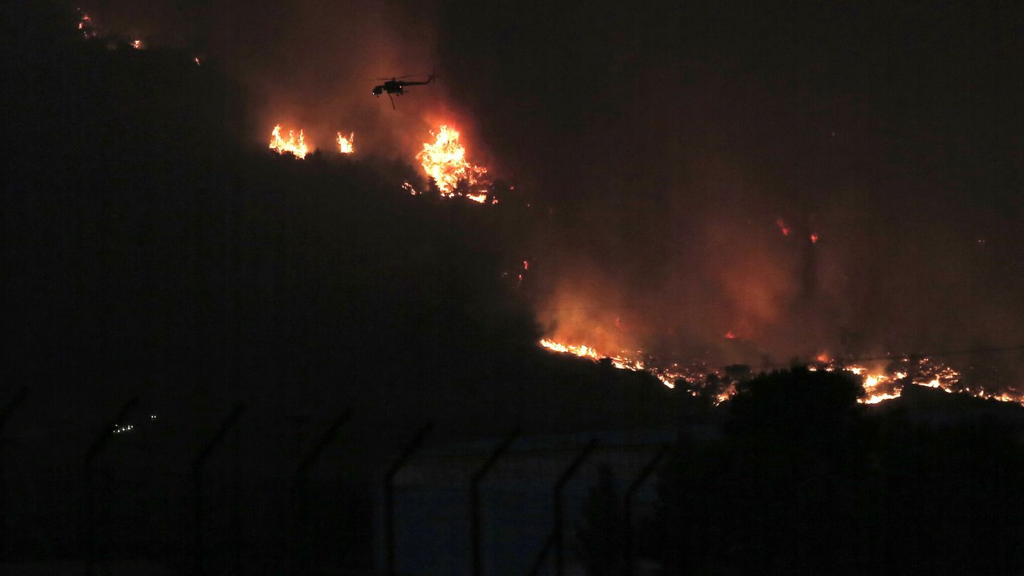 El incendio cerca de Tatoi. (Reuters)