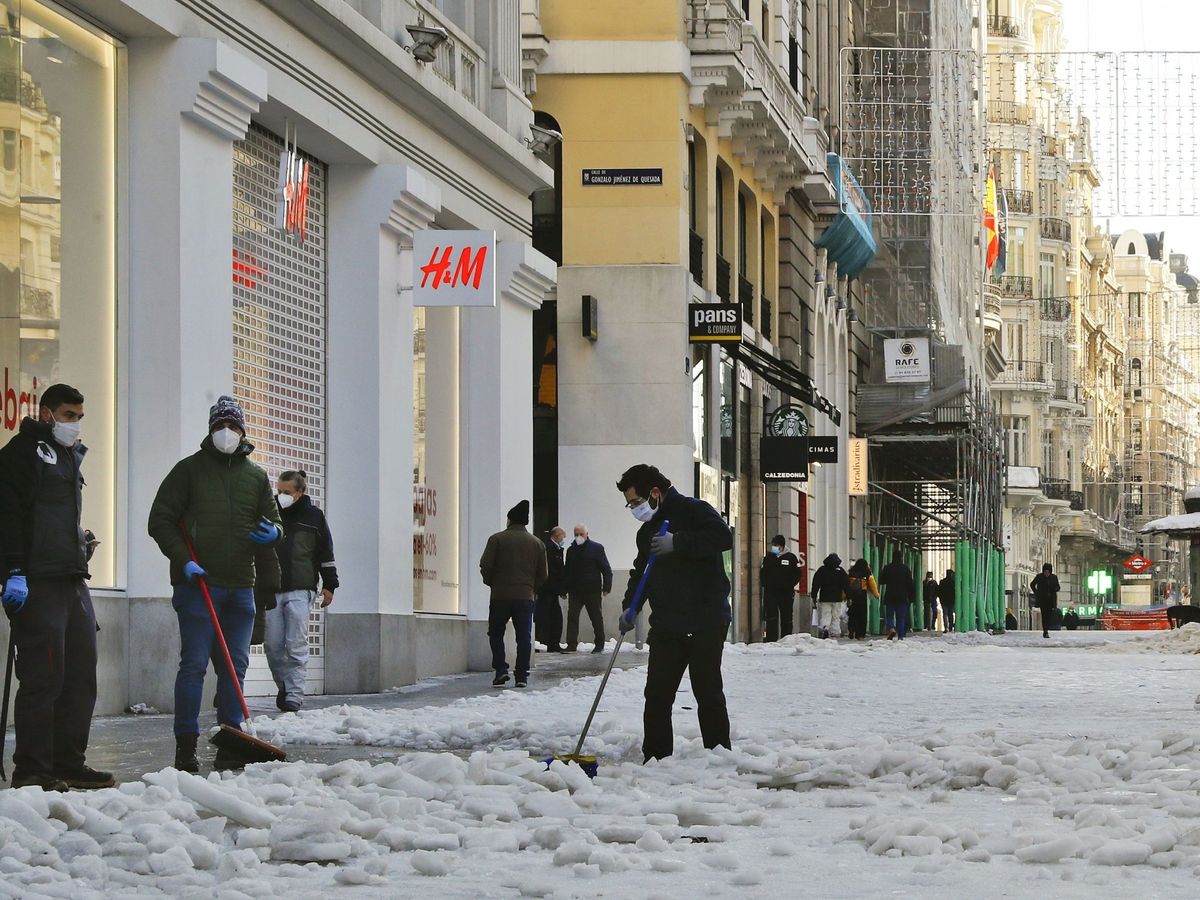 Foto: Comercios del centro de Madrid cerrados todavía el martes. (EFE)