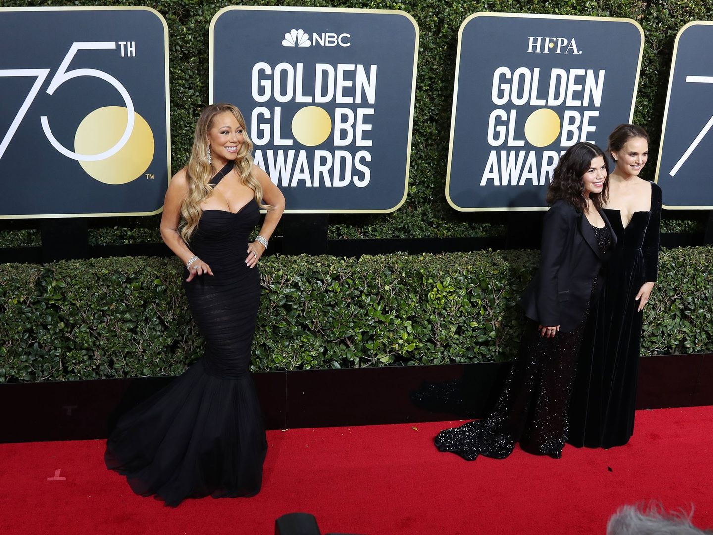Mariah Carey junto a America Ferrera y Natalie Portmanen los últimos Globos de Oro. (Efe)