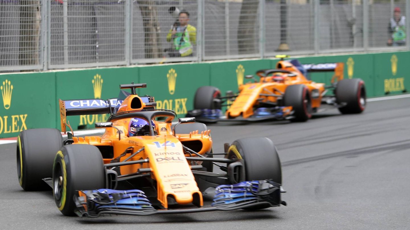 En Bakú, Fernando Alonso fue medio segundo más rápido que su compañero de equipo con un monoplaza en teoría medio segundo más lento. (Imago)