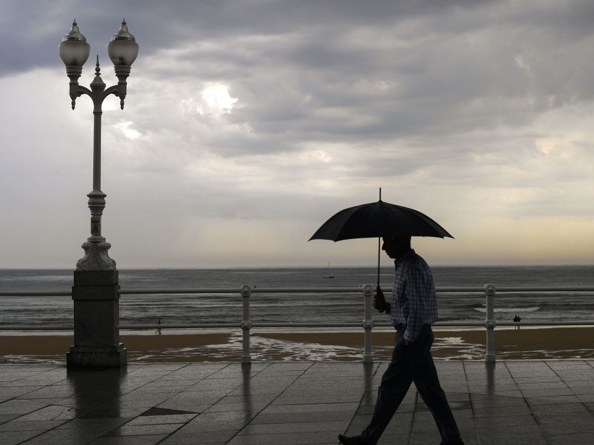 Foto: Una borrasca polar cambiará el tiempo en España: lluvias y frío en septiembre (EFE/Alonso)