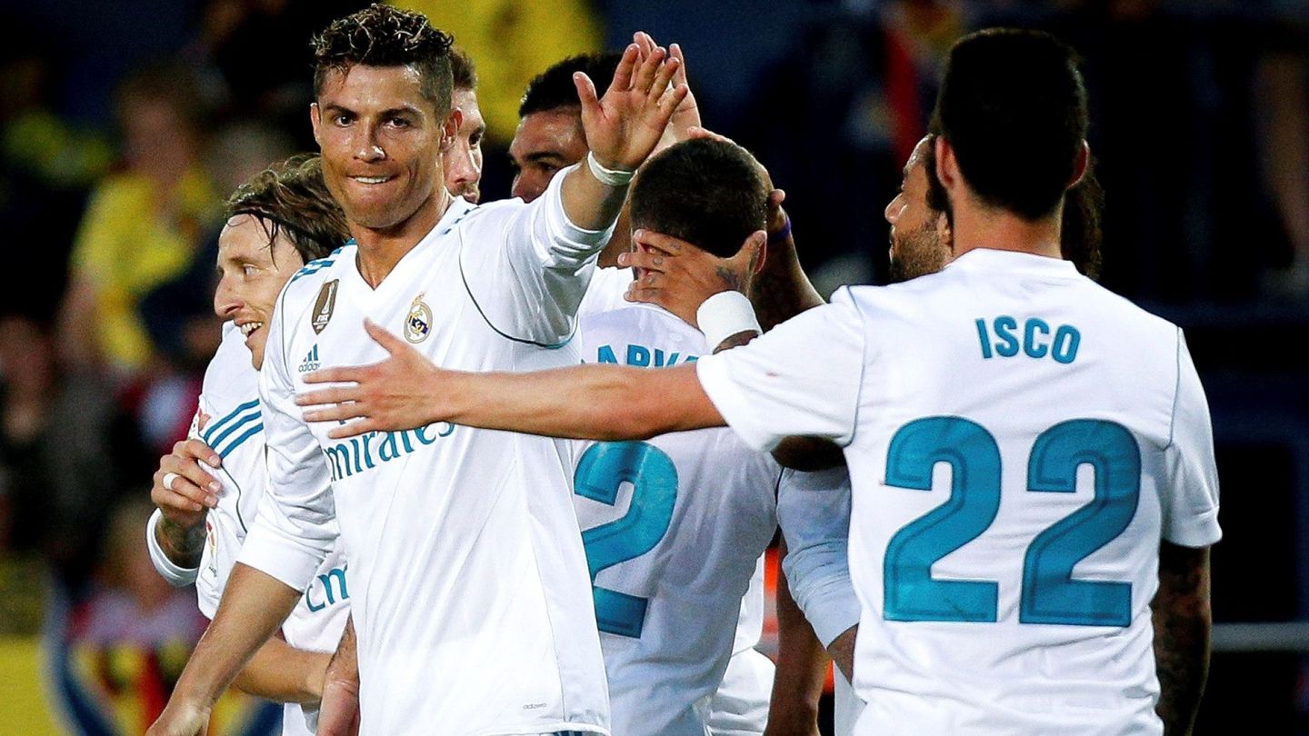 Cristiano Ronaldo celebra con Isco el gol al Villarreal. (EFE)