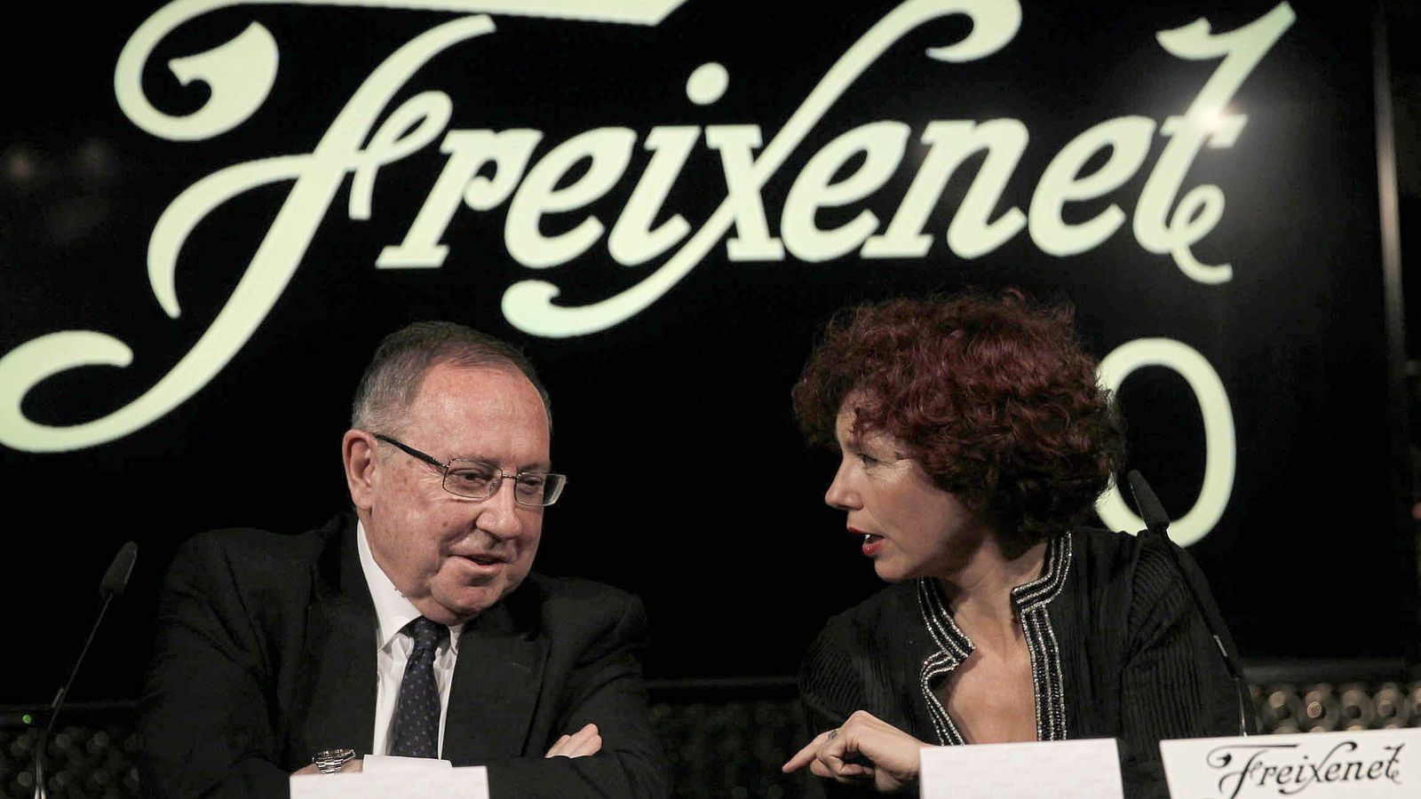Foto: El presidente de Freixenet, Jose Luis Bonet (i), y directora de cine Icíar Bollaín (d), durante la presentación del anuncio de Navidad 2013 (Efe)