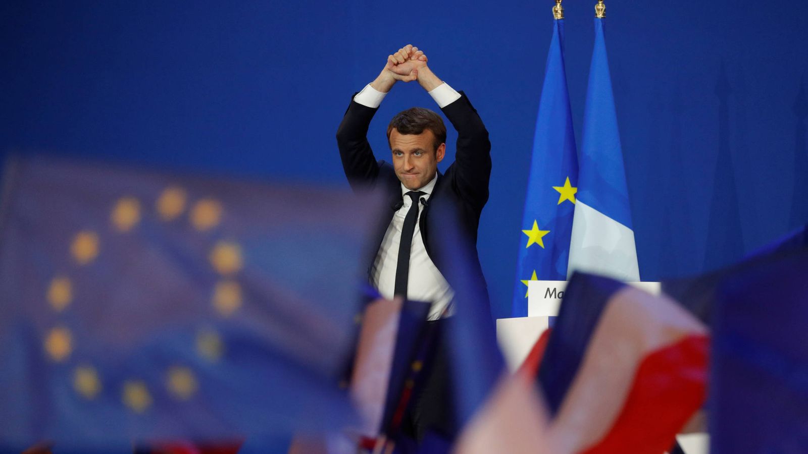Foto: Emmanuel Macron, líder del movimiento En Marcha, celebra los resultados en París. (Reuters) 