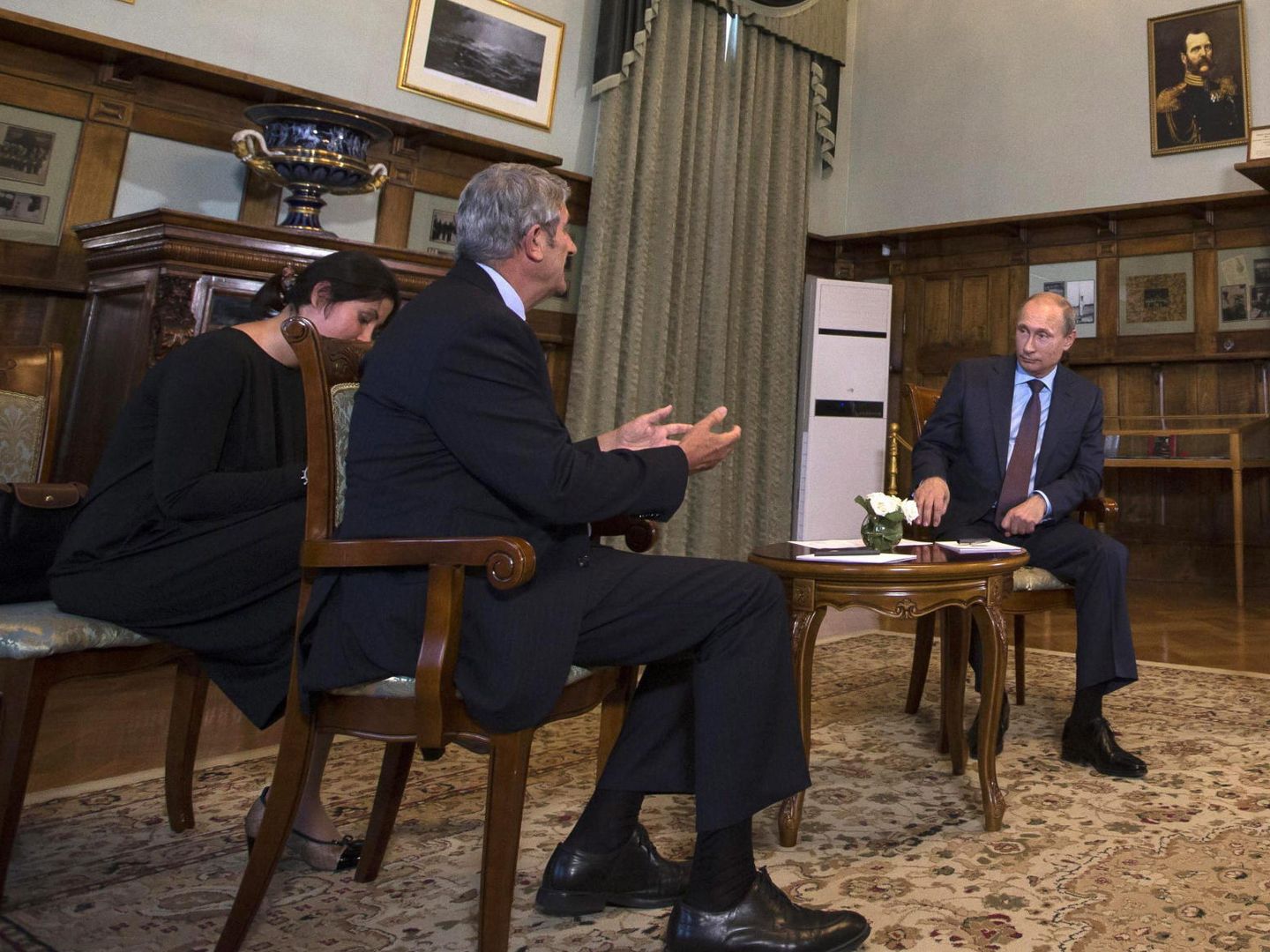 Vladimir Putin, durante una reunión con Philippe de Villiers en Crimea. (EFE)