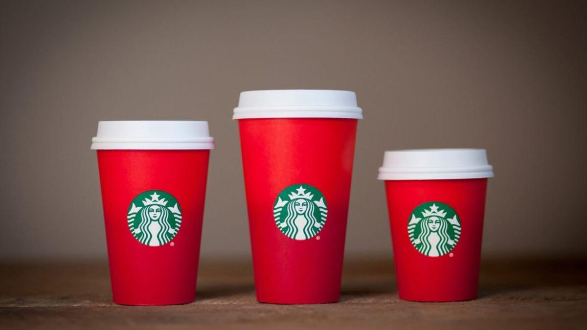 Donald Trump sugiere boicotear a Starbucks por el diseño de sus tazas