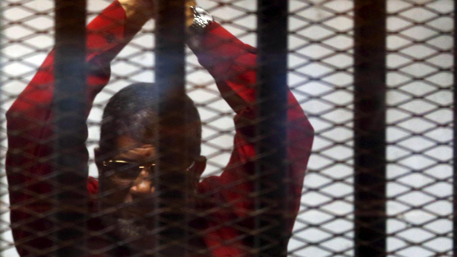 Foto: El expresidente egipcio, Mohamed Mursi, en prisión (Reuters).
