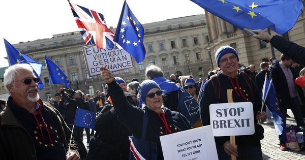Foto: Ciudadanos europeos se manifiestan en contra del Brexit en Berlín. (Reuters)