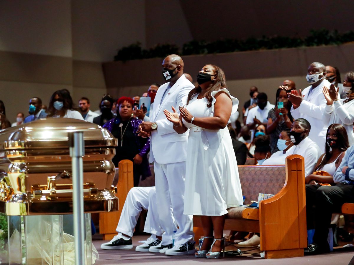 Foto: Familiares de Floyd durante el funeral. (Reuters)