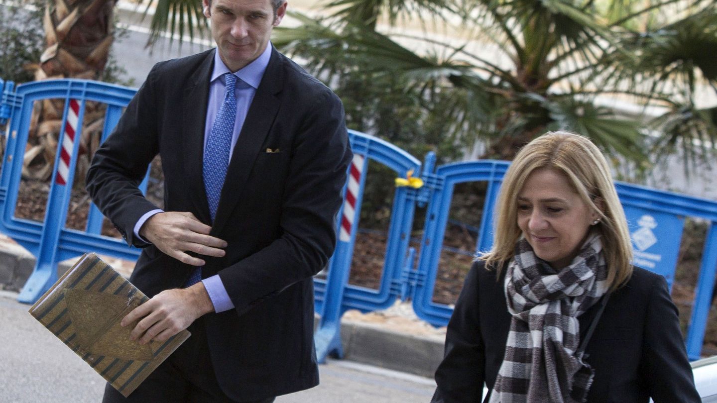 Iñakli Urdangarin y la infanta Cristina, al entrar en los juzgados de Palma de Mallorca. (EFE)