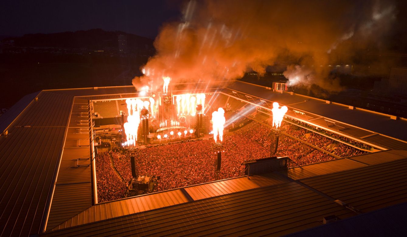 Imagen aérea del concierto en el Wankdorf Stadion de Berna. (EFE)