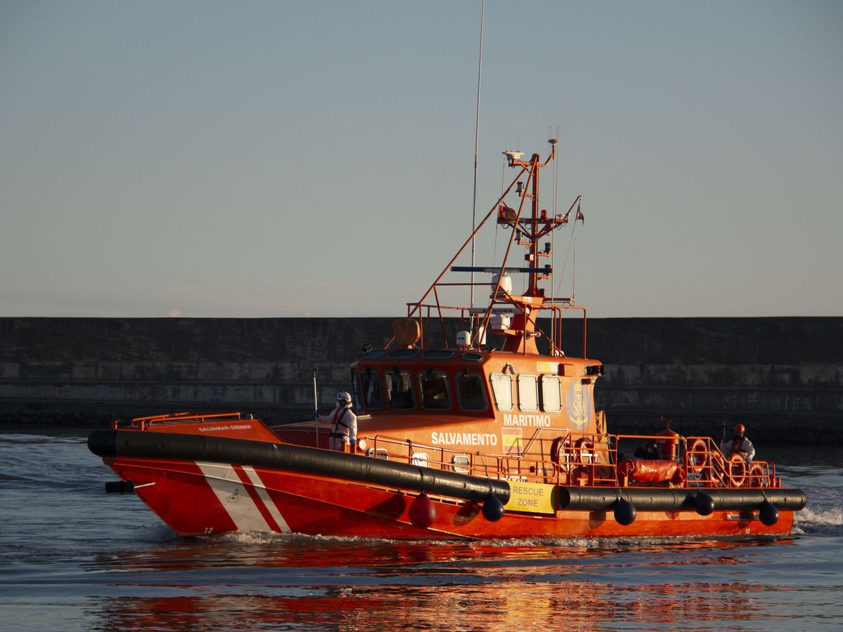 Foto: Un barco de patrulla de Salvamento Marítimo. (EFE/Alba Feixas)