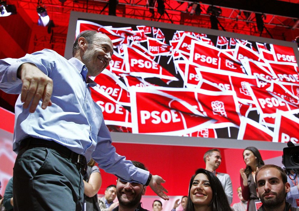 Foto: El secretario general del PSOE, Alfredo Pérez Rubalcaba, al término de la Conferencia Política. (EFE)