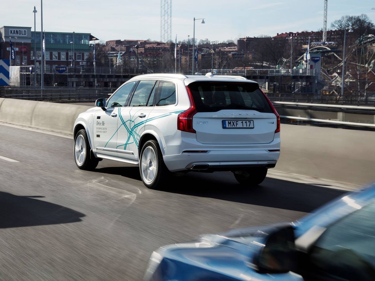 Foto: Una unidad de Volvo Drive Me circula por las calles de Gotemburgo en modo autónomo.