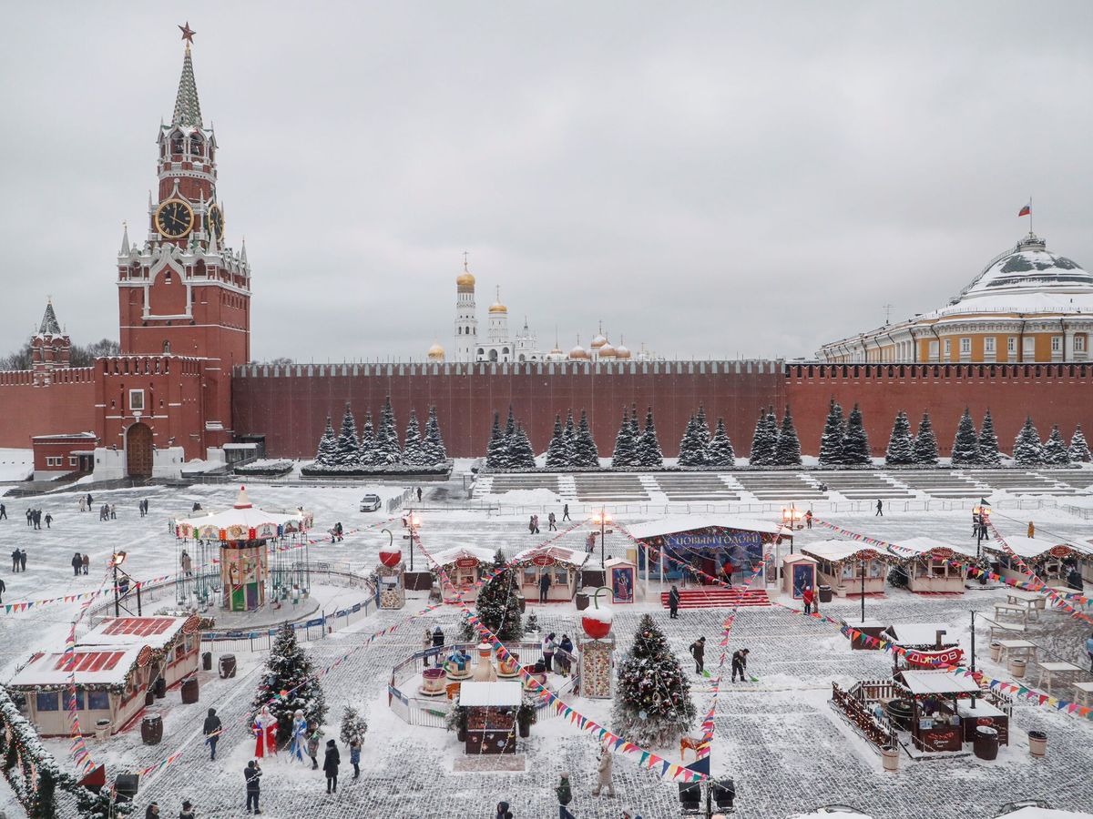 Foto: Vista general del Kremlin y la Plaza Roja en Moscú. (EFE/Maxim Shipenkov)