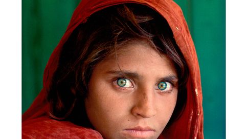 'Steve McCurry: Icons', una niña afgana de ojos verdes y la fotografía... ¿documental?