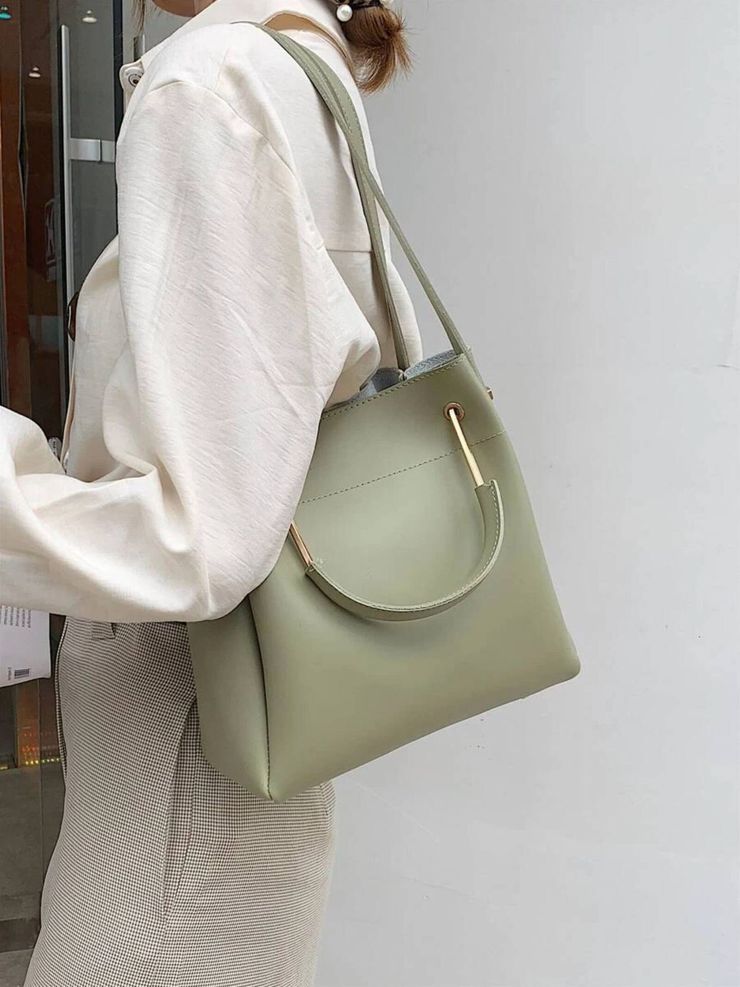 Un bolso estilo minimalista en verde. (Cortesía/Shein)