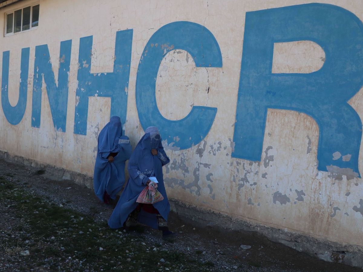Foto: Mujeres afganas desplazadas llegan a un centro de la Agencia de la ONU para los Refugiados (Acnur), en 2019. (EFE)