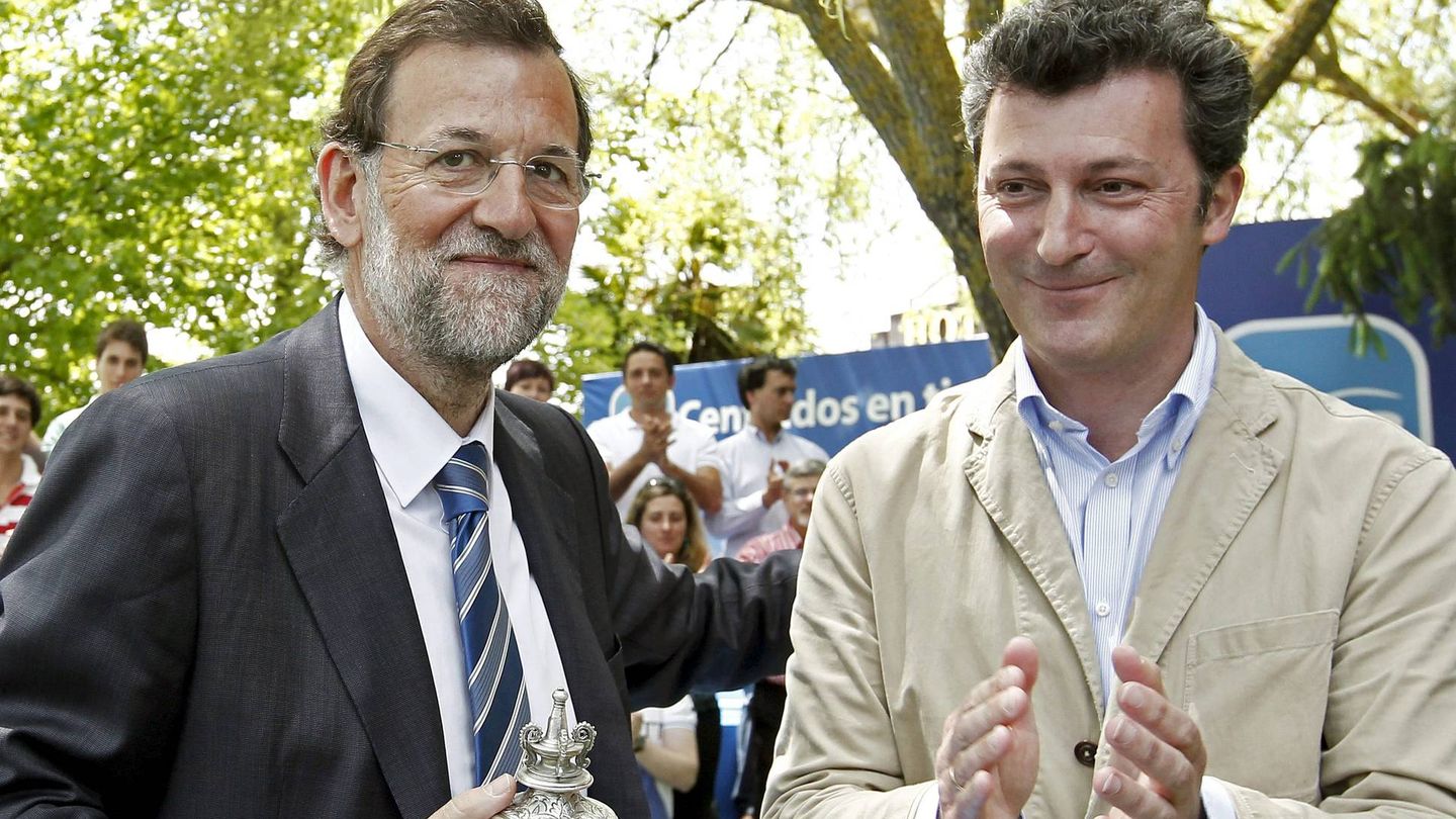 Mariano Rajoy y Santiago Cervera (Efe)