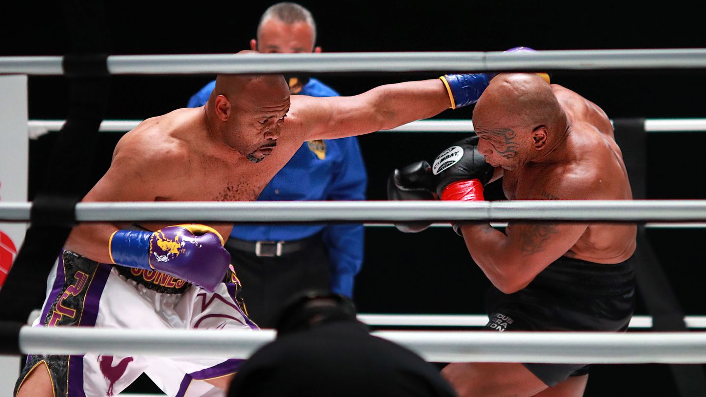 Tyson y Jones en su pelea de exhibición.