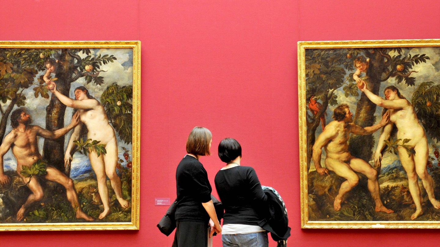'Adán y Eva' (1550), de Tiziano junto a la copia realizada por Peter Paul Rubens en un museo de Múnich. (Efe)