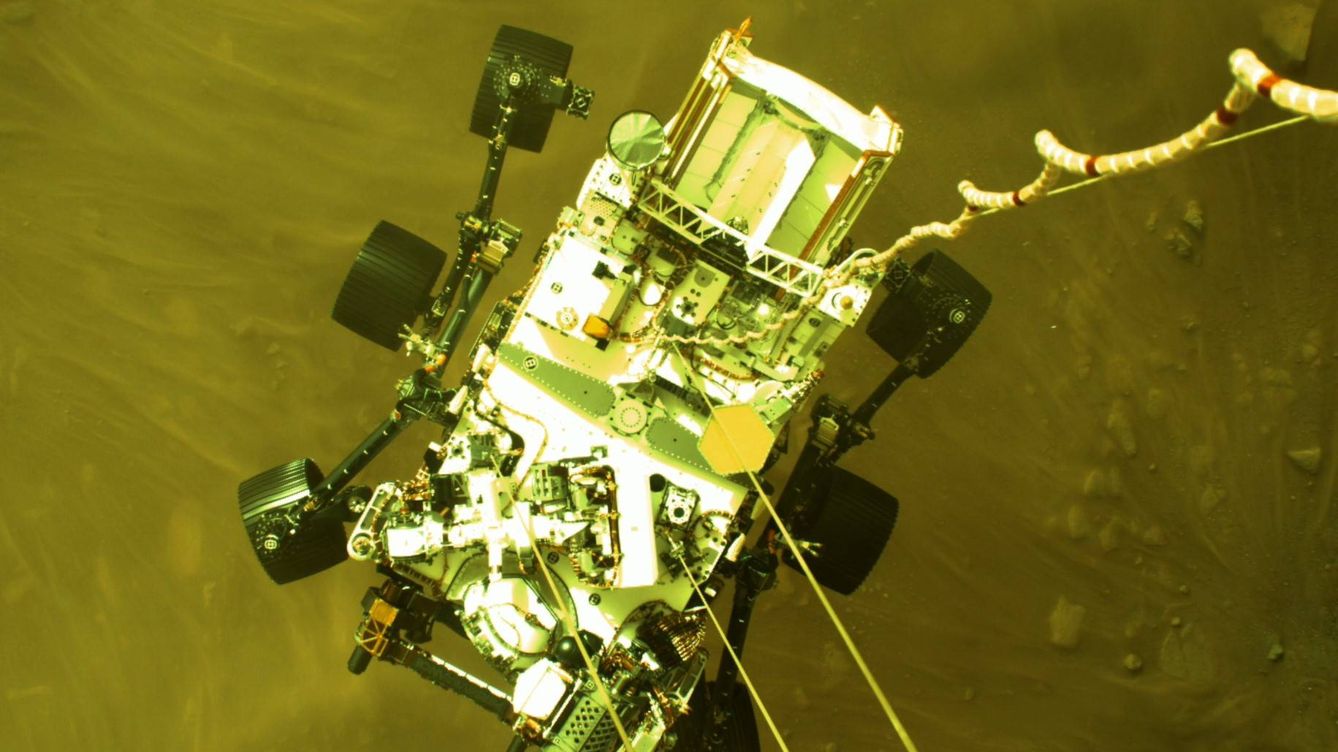 Foto: Imagen del 'rover' Perseverance en el descenso a Marte (NASA)