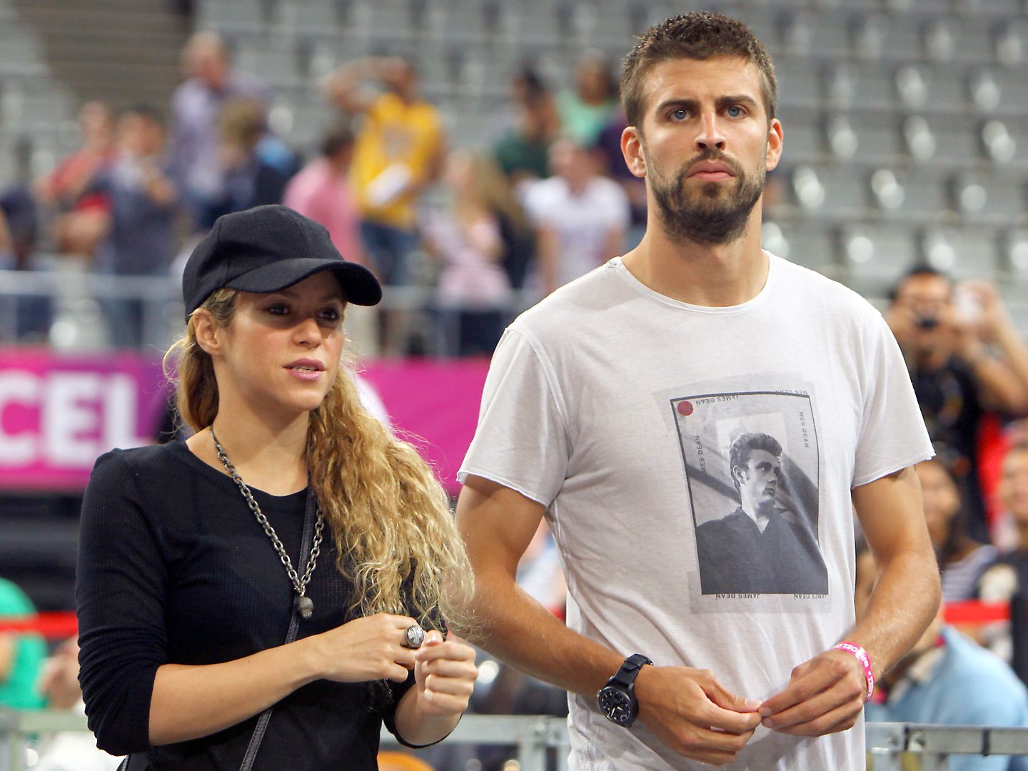 Shakira y el padre de sus hijos, el futbolista Gerad Piqué en un evento en Barcelona, donde residen.