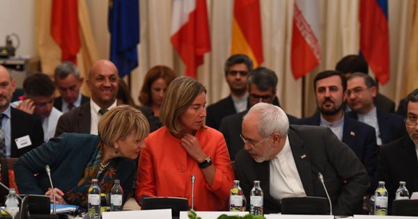 Foto: La alta representante de Política Exterior y Seguridad de la Unión Europea, Federica Mogherini (c), y el ministro de Asuntos Exteriores de Irán, Mohammad Javad Zarif (d), en Viena. (EFE)