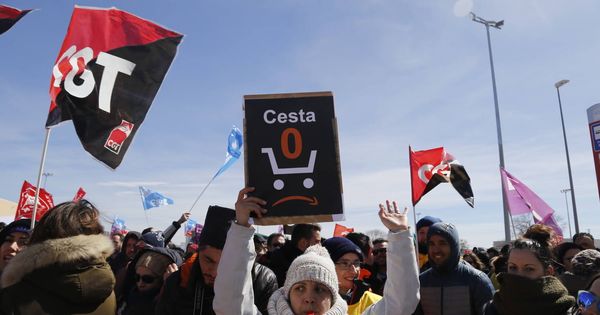 Foto: Trabajadores de Amazon se manifiesta en Madrid. (Lito Lizana/El Salto)