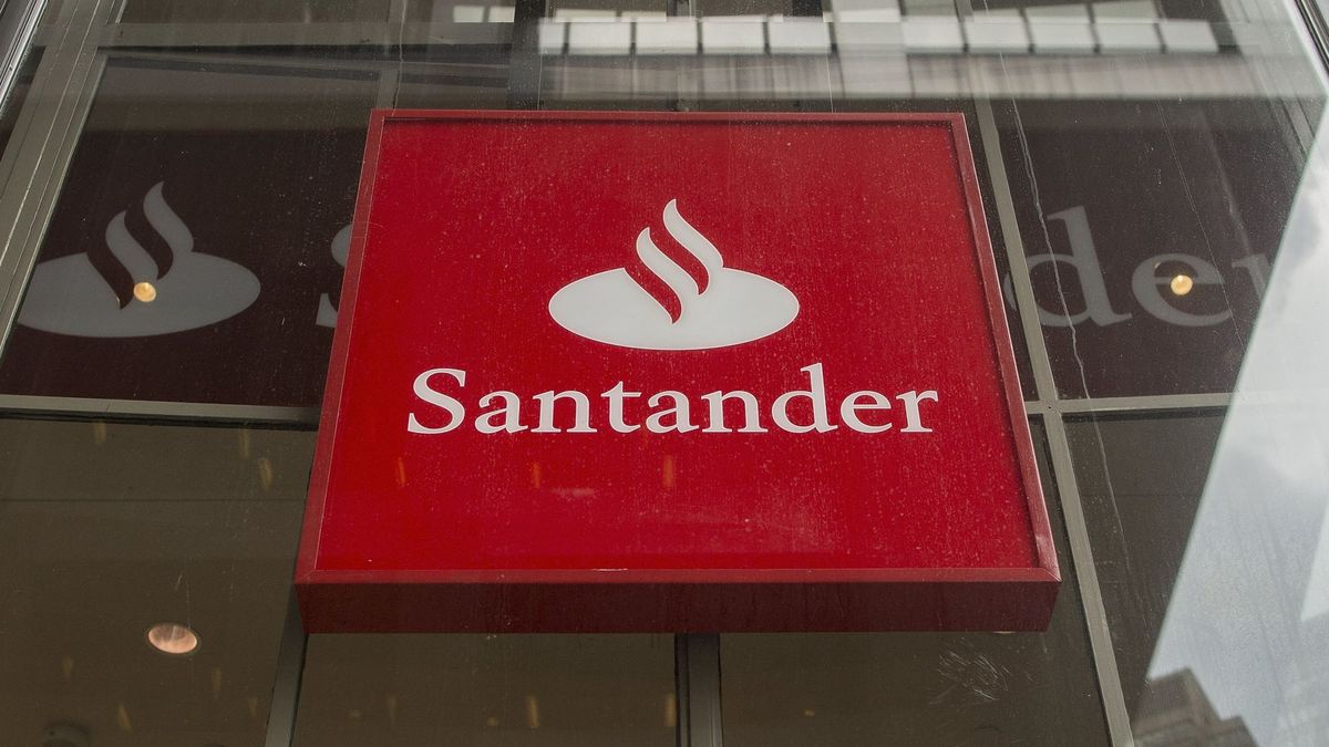 Acciona estudia trasladar su sede al antiguo edifidio del Banesto comprado al Santander