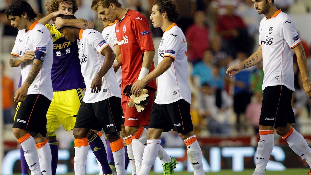 La debacle ante el Swansea enciende la ira de Mestalla contra los jugadores