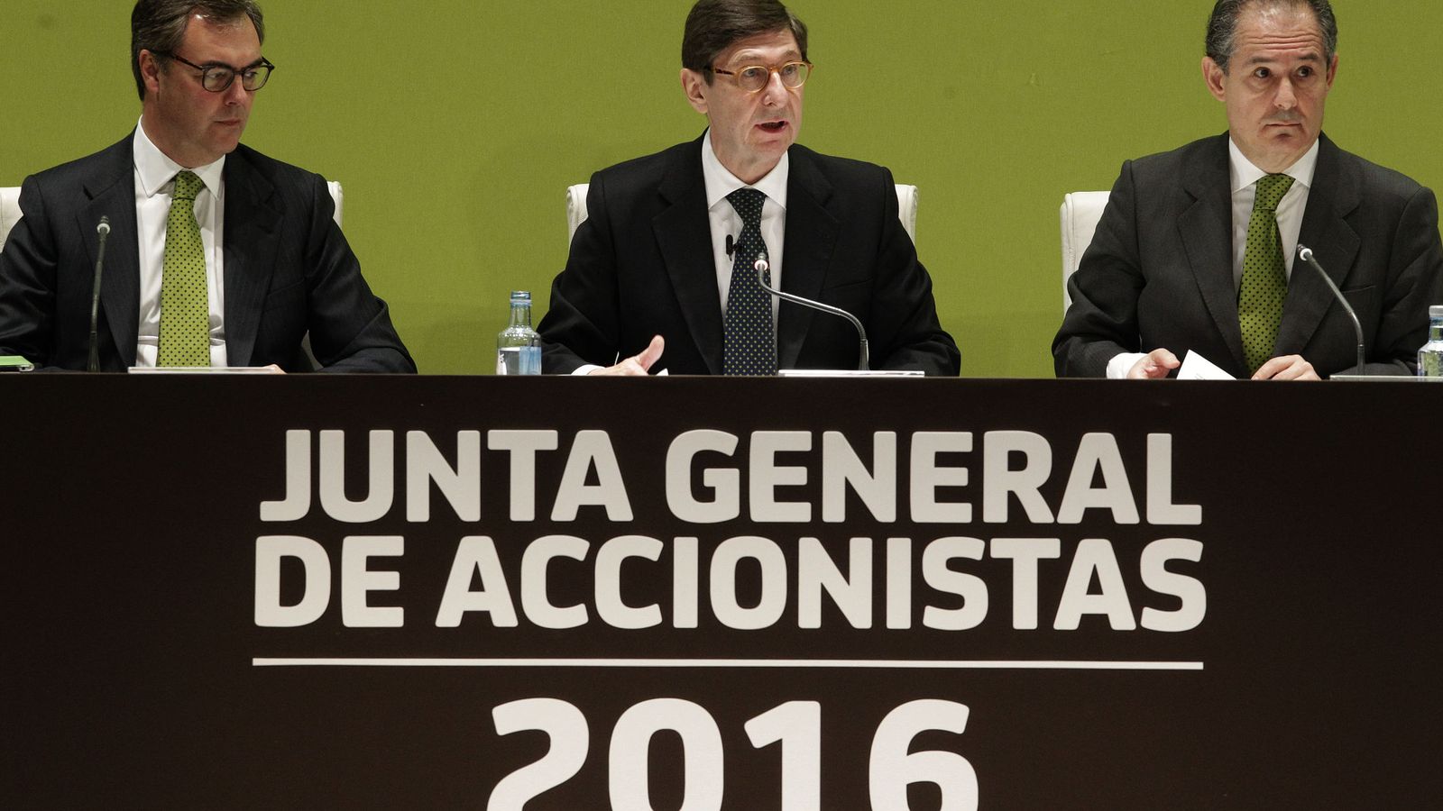 Foto: El presidente de Bankia, José Ignacio Goirigolzarri (c). (Reuters)